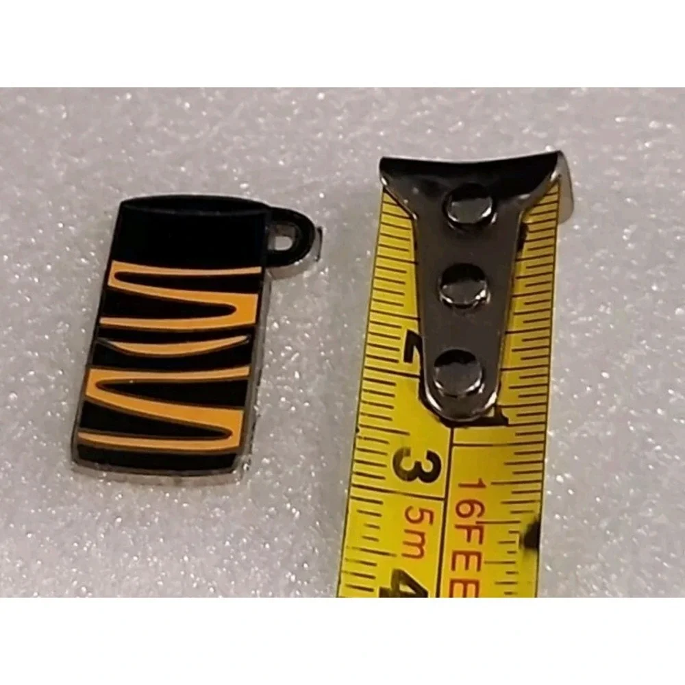 Disney Pin Tigger Winnie the Pooh Thermos 2010 Tiger Striped Orange‎ Black 78100
